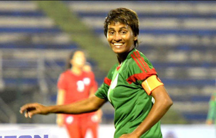 সাবিনা খাতুন : তিনি বাংলাদেশ নারী ফুটবল দলে অধিনায়ক। তিনি বলেন, &lsquo;আমি মনে করি, একজন নারী যদি মন থেকে চায় তবে সে নিজেই প্রতিষ্ঠিত হতে পারবে।&rsquo;