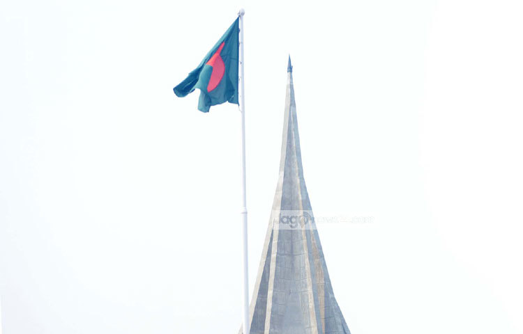 জীবন দিয়ে হলেও আমরা এ পতাকার মান রাখবো। আসুন বিজয়ের দিনে আমরা সাবই এই শপথ নিই। ছবি : বিপ্লব দিক্ষিৎ