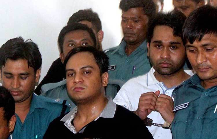 গ্রেফতারকৃত দুই অভিযুক্ত ধর্ষককে সিলেট থেকে ঢাকায় আনা হয় রাতে। ভিকটিম সাপোর্ট সেন্টারের তত্ত্বাবধানে তাদের দু&rsquo;জনকে গোয়েন্দা পুলিশ কার্যালয়ে নেয়া হয়। সেখানে জিজ্ঞাবাসাদ করা হয় তাদের। ছবি : বিপ্লব দিক্ষিৎ