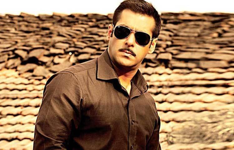 সালমান খান : সাবান জমাতে ভালবাসেন তিনি। শুনতে অদ্ভুত লাগলেও এটাই সত্যি। বিভিন্ন ডিজাইনের, বিভিন্ন সুগন্ধের হার্বাল সাবান নিজের কাছে জমিয়ে রাখেন সালমান।