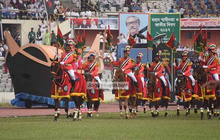 মনোজ্ঞ প্যারেড ছাড়াও বিভিন্ন বর্ণীল আয়োজনে মহান স্বাধীনতা দিবসের কুজকাওয়াজ অনুষ্ঠিত হয়। ছবি : বিপ্লব দিক্ষিৎ