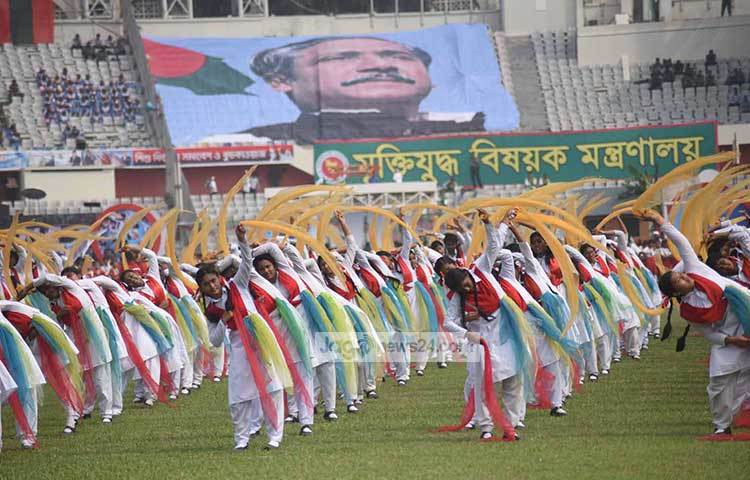 স্বাধীনতা দিবসের এমন বর্ণীল আয়োজনে দেশের নতুন প্রজন্ম দেশপ্রেমে উজ্জীবিত হবে। ছবি : বিপ্লব দিক্ষিৎ