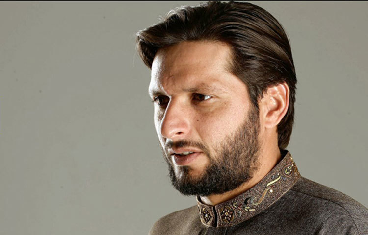 ৫ ফুট ১১ ইঞ্চি লম্বা শহিদ আফ্রিদি আকর্ষণীয় সৌন্দর্য ও প্রগাঢ় ব্যক্তিত্বের জন্য সবার কাছে প্রিয়।