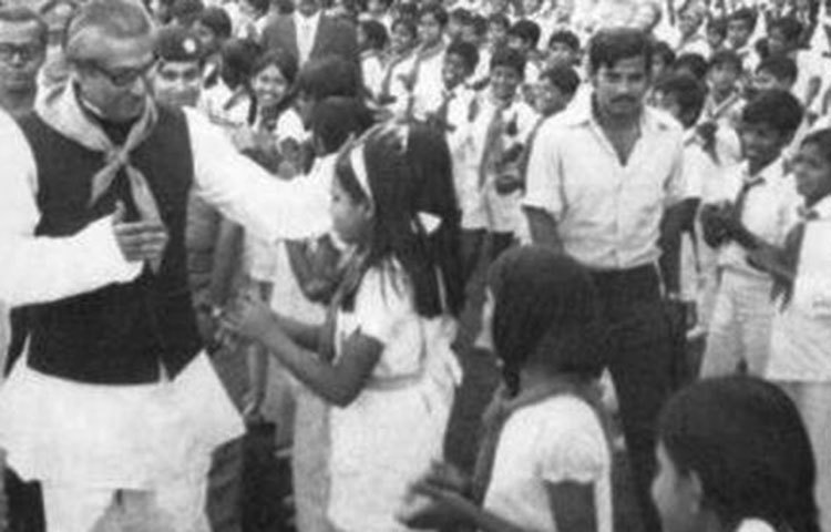 বঙ্গবন্ধুর শিশুদের সঙ্গে সময় কাটানো এবং তাদের জন্য কিছু করার জন্য প্রবল আগ্রহ ছিল।