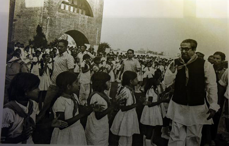 বঙ্গবন্ধু ভেবেছিলেন শিশুদের সুরক্ষায় পূর্ণাঙ্গ একটি আইন থাকা জরুরি। আর এই পথ ধরেই ১৯৭৪ সালের ২২ জুন জাতীয় শিশু আইন (চিলড্রেন অ্যাক্ট) প্রণয়ন করা হয়।