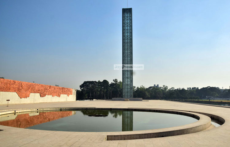 শিখা চিরন্তন এলাকায় নির্মিত হয়েছে স্বাধীনতার আরও একটি অনন্য স্থাপনা স্বাধীনতা স্তম্ভ। ছবি : মাহবুব আলম