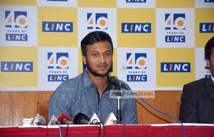 চুক্তি স্বাক্ষর অনুষ্ঠানে বক্তব্য রাখছেন সাকিব আল হাসান। ছবি : মাহবুব আলম