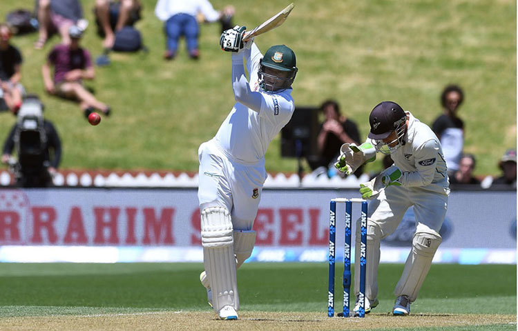 তৃতীয় বাংলাদেশি হিসেবে টেস্টে ডাবল সেঞ্চুরি করলেন সাকিব আল হাসান।