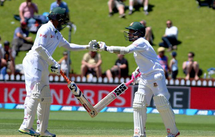 সাকিব-মুশফিকের রেকর্ড গড়া জুটি এগিয়ে নিয়েছে বাংলাদেশকে।