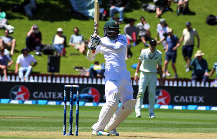 টেস্টে এটি সাকিবের চতুর্থ সেঞ্চুরি। দুই বছর পর টেস্টে সেঞ্চুরির দেখা পেলেন তিনি।