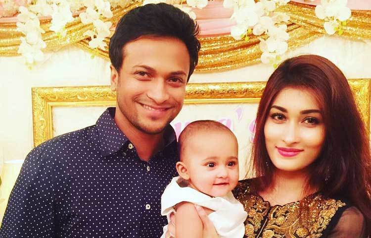 সাকিব আল হাসান ও উম্মে আহমেদ শিশির দম্পতির একমাত্র রাজকন্যা আলাইনার এক বছর পূর্ণ হয়েছে ৮ নভেম্বর।