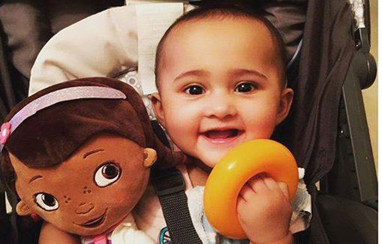 সাকিব কন্যা আলাইনার মিষ্টি মধুর হাসি। এ হাসি দেখে তার বাবা মায়ের মন জুড়িয়ে যায়।