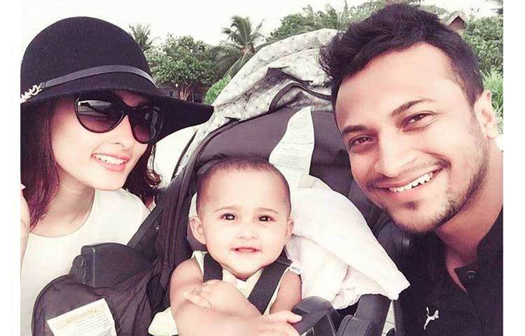 আনাইলাকে নিয়েই সাকিব-শিশিরের সুখের পৃথিবী। সাকিব-শিশিরের কাছে আনাইলা হচ্ছে রাজকুমারী।