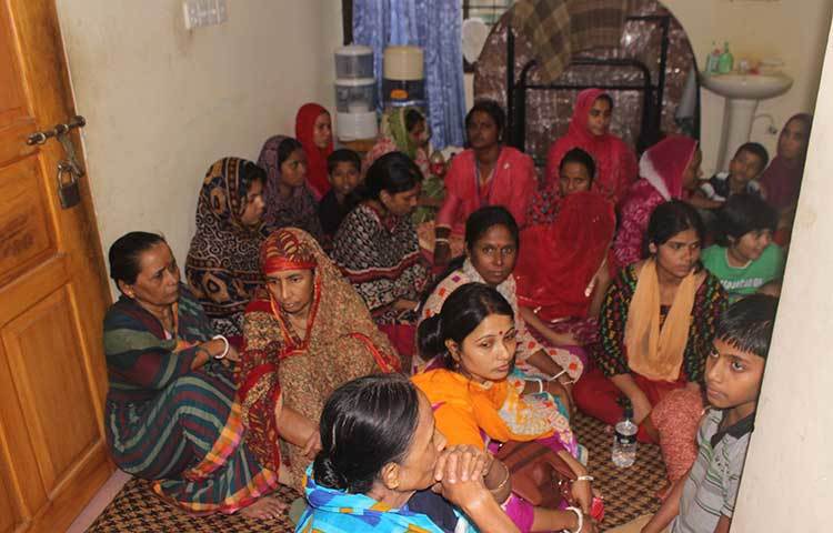 আতিয়া মহলে আটকে বাসিন্দাদের পাশের একটি বাসায় রাখা হয়েছে।