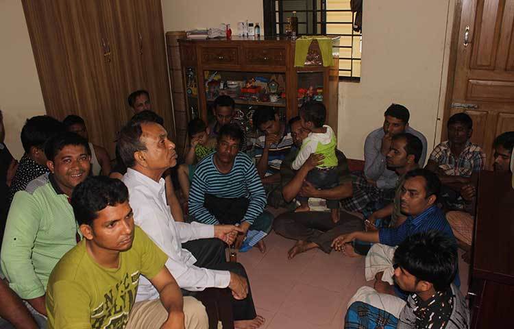 জঙ্গি আস্তানায় আটকে পড়া এই বাসিন্দাদের দুঃসহ স্মৃতি তাড়া করে ফিরছে।