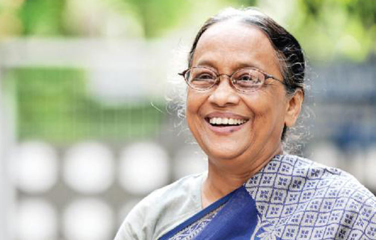 সেলিনা হোসেনের পাঠক নন্দিত মুক্তিযুদ্ধভিত্তিক উপন্যাস &lsquo;হাঙর নদী গ্রেনেড&rsquo; অবলম্বনে চলচ্চিত্রও নির্মাণ করা হয়েছে। এটি বিদেশি কয়েকটি ভাষায়ও অনুদিত হয়েছে।