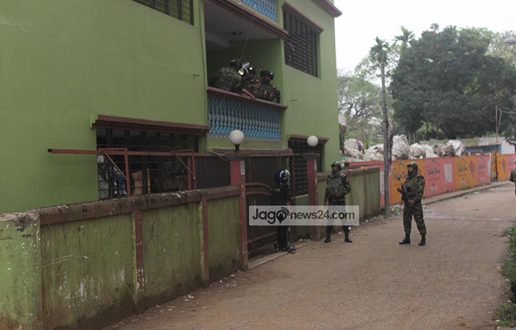 সিলেটের দক্ষিণ সুরমার শিববাড়ির জঙ্গি অস্তানা আতিয়া মহলে দিকে দেশের সবার দৃষ্টি। গত কয়েকদিন ধরে দেশের সব জায়গায় এই বাড়ির জঙ্গি অভিযানের ঘটনা আলোচনা হচ্ছে। 