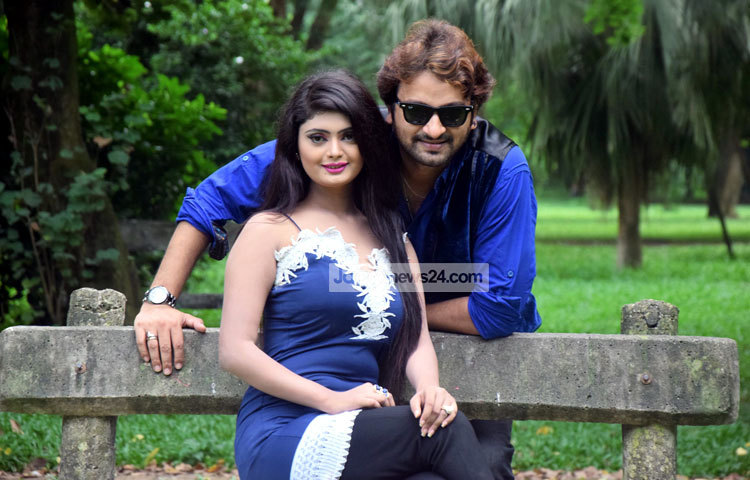 তনুশা জাগো নিউজকে জানালেন, তিনি শান্ত মারিয়াম ইউনিভার্সিটিতে ইংরেজিতে অনার্স করছেন। নতুন ছবিতে সাইমনকে পেয়ে তিনি অনেক আনন্দিত। ছবি : মাহবুব আলম