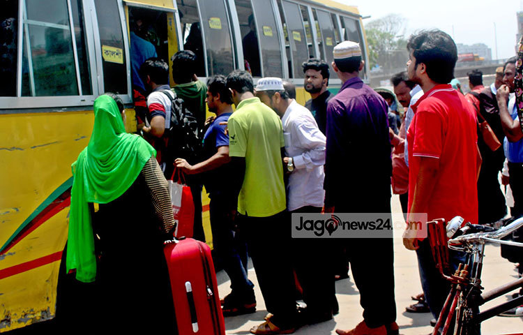 আজ থেকে (১৬ এপ্রিল) রাজধানীতে সব ধরনের সিটিং সার্ভিস বন্ধ হয়েছে। সিটিং সার্ভিস বন্ধ হলেও যাত্রীরা নতুন বিড়ম্বনায় পড়েছে। ছবি : বিপ্লব দিক্ষিৎ