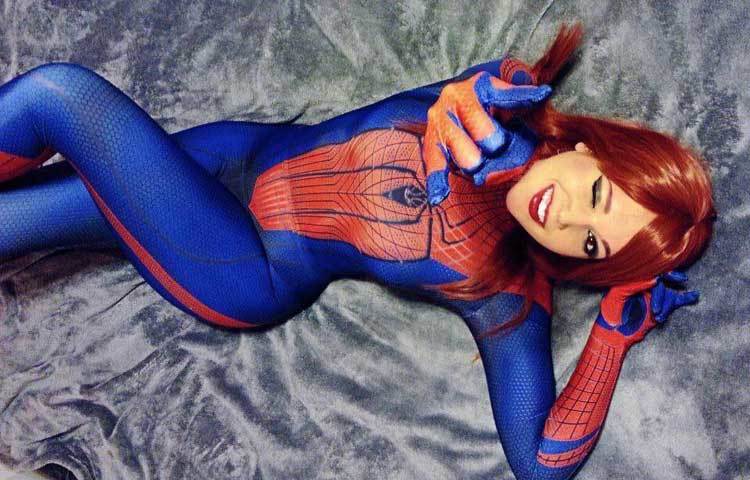 দুষ্টু বালিকার সাজে নিকল। ফটোসেশনের সময় তিনি সবাইকে ভীষণ হাসিয়েছেন।