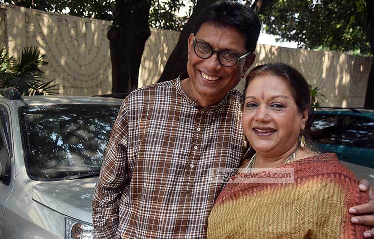 ক্যামেরাবন্দি হয়েছেন অভিনেতা নির্মাতা আফজাল হোসেন এবং অভিনেত্রী কবরী। ছবি : মাহবুব আলম