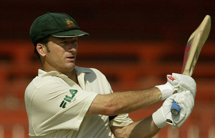 স্টিভ ওয়াহ প্রতিবন্ধী শিশুদের জীবনমান উন্নয়নে কাজ করছেন। তার সেবাদানকারী প্রতিষ্ঠানের নাম হচেছ &lsquo;স্টিভ ওয়াহ ফাউন্ডেশন&rsquo;। এ কাজ করে তিনি পরম আত্মতৃপ্তি লাভ করছেন।