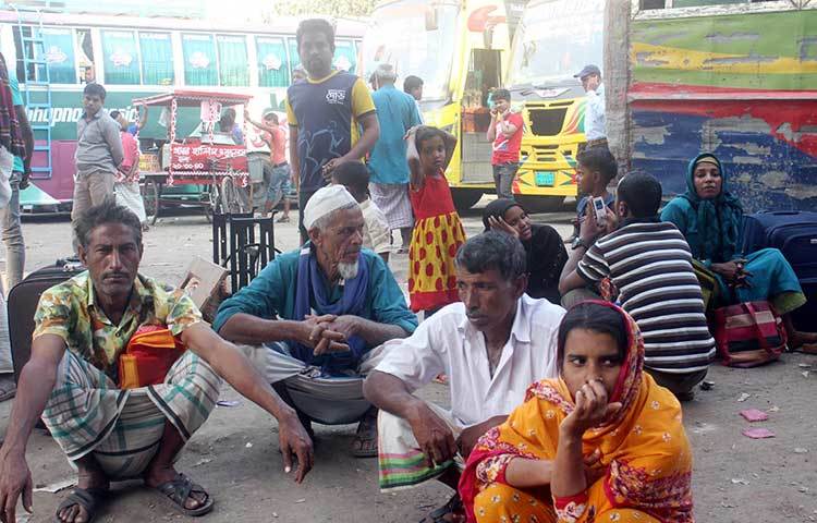 বিশেষ করে ধর্মঘটের কারণে বয়স্ক মানুষ, নারী ও শিশুরা চরম সংকটের মধ্যে পড়েছে। ছবি : বিপ্লব দিক্ষিৎ