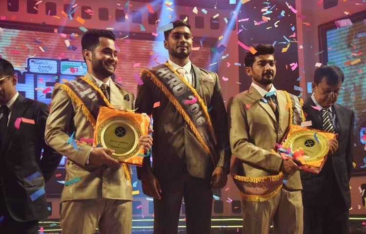 &lsquo;ফেয়ার অ্যান্ড লাভলী মেন-চ্যানেল আই হিরো&rsquo; পুরস্কার হিসেবে বাঁধন পেয়েছেন এক লাখ টাকা, একটি ব্রান্ড নিউ গাড়ি এবং ইমপ্রেস টেলিফিল্মের পরবর্তী ছবিতে অভিনয় করার সুযোগ।ছবি : মাহবুব আলম