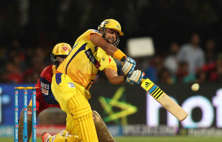 ভারতীয় ক্রিকেট দলের সুদর্শন ক্রিকেটার সুরেশ রায়নার বাঁ-হাতের ব্যাটিংয়ে দর্শরা মাঠে উল্লাসে ফেটে পড়ে।