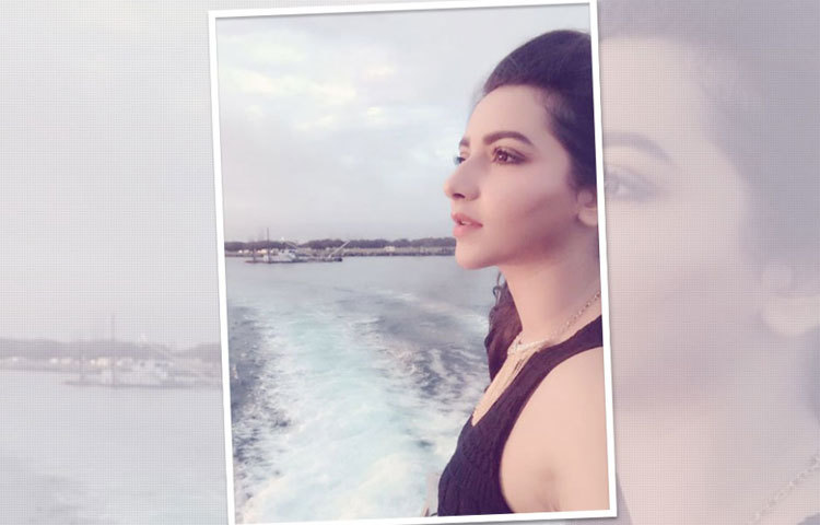 ব্র্যান্ড অ্যাম্বাসাডর হিসেবে কাজ তো ছিলই, কিন্তু সেই কাজের ফাঁকেই তিনি ইচ্ছেমতো বেড়াতে ভোলেননি শুভশ্রী। সেটা ছবি দেখেই বোঝা যাচ্ছে।