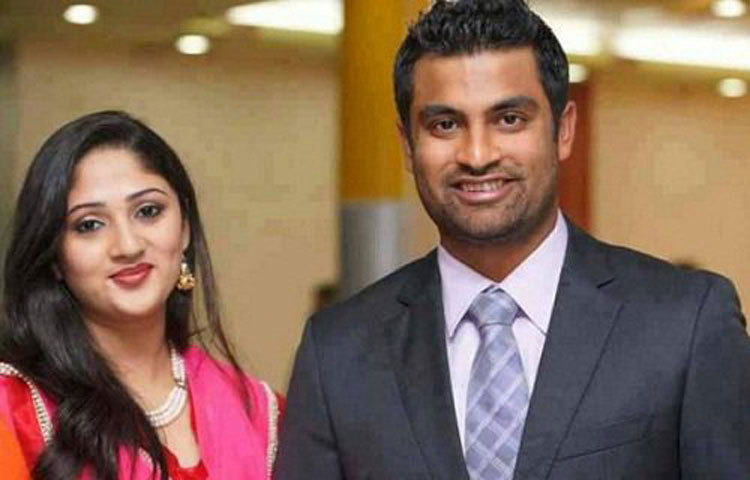 তামিম ইকবাল তার আকর্ষণীয় চেহারার জন্য ভক্তদের কাছে তুমুল জনপ্রিয়। ছবিতে সস্ত্রীক তামিম।