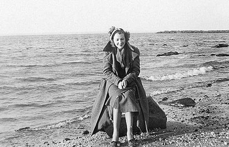 এই হচ্ছেন ডোনাল্ড ট্রাম্পের মা মেরি আন্নে নি মাকলেওদ।