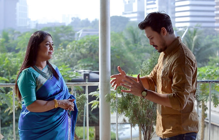 সাবেরী আলম ও ইরফান সাজ্জাদ শুটিংয়ের সময় ক্যামেরাবন্দি হয়েছেন।