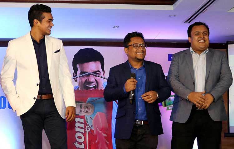 চুক্তিস্বাক্ষর অনুষ্ঠানে হাস্যোজ্জ্বল তাসকিন। ছবি : বিপ্লব দিক্ষিৎ