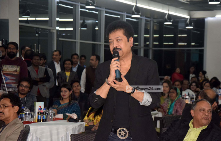 চির তরুণ সংগীতশিল্পী কুমার বিশ্বজিৎ তপন চৌধুরীর জন্মদিনে শুভেচ্ছা জানাতে এসেছিলেন। ছবি : মাহবুব আলম