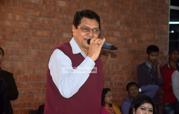 শুভেচ্ছা বক্তব্য দিচ্ছেন বরেণ্য চিত্রনায়ক আলমগীর। ছবি : মাহবুব আলম