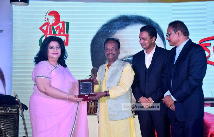 অনুষ্ঠানে এসেছিলেন বাংলা সংগীতের জীবন্তকিংবদন্তি শিল্পী রুনা লায়লা। ছবি : মাহবুব আলম