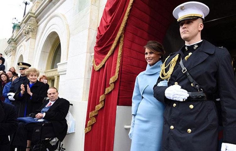 অভিষেক অনুষ্ঠানের এর মধ্য দিয়ে যুক্তরাষ্ট্রে আনুষ্ঠানিকভাবে ট্রাম্প যুগের সূচনা হলো।