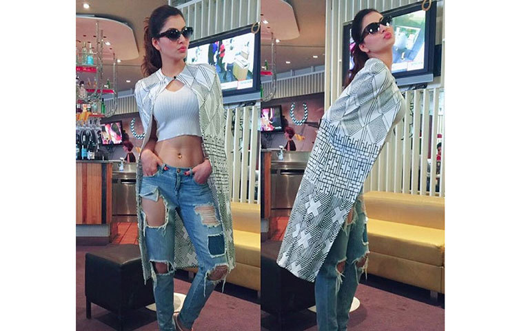 উর্বশী ওয়েস্টার্ন পোশাক পরতে বেশি পছন্দ করেন। তাই দেশে-বিদেশে বিভিন্ন মার্কেট ঘুরে তার পছন্দের পোশাক নিজেই কিনে নেন।