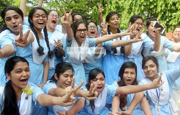 আকাশে বাতাসে যেন ছড়িয়ে পড়েছে ভিকারুননিসার শিক্ষার্থীদের আনন্দের কোলাহল। ছবি : বিপ্লব দিক্ষিৎ