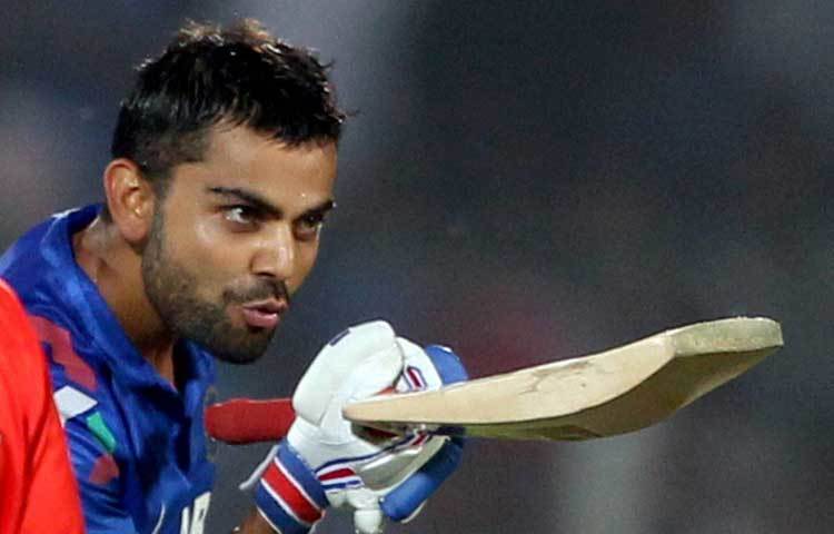 বিরাট কোহলি প্রথম সারির ডানহাতি ব্যাটসম্যানরূপে পরিচিত। তবে, মাঝে-মধ্যে উদ্বোধনী ব্যাটসম্যান হিসেবেও ব্যাটিংয়ে নেমে থাকেন তিনি। এছাড়াও, ডান হাতে মিডিয়াম পেস বোলিং করে থাকেন।