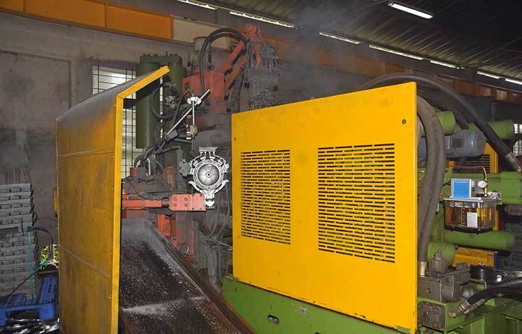 কর্তৃপক্ষের সঙ্গে কথা বলে জানা যায়, এই কারখানার যাত্রা শুরু ২০১৩ সালের আগস্ট মাসে। প্রাণ-আরএফএল গ্রুপের হবিগঞ্জ ইন্ডাস্ট্রিয়াল পার্কে প্রথমে সীমিত পরিসরে ভিশন ফ্যান তৈরি শুরু হয়। ছবি : মাহবুব আলম