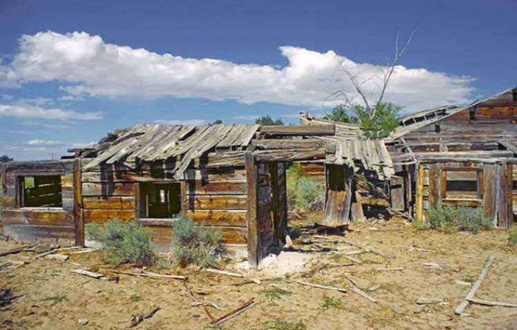 ভরশা : সাইপ্রাসের ফামাগাস্টা শহরের চার ভাগের এক ভাগ এলাকা ভরশা শহর নামে পরিচিত। ১৯৭৪ সালে এ শহরে আগ্রাসন চালায় তুরস্ক। এরপর থেকে ওই শহরে আর কোনো মানুষ বসবাস করে না। ফলে এক নিস্তব্ধ নগরীতে পরিণত হয়েছে ভরশা।