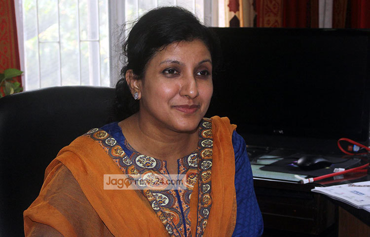 ড. নাজনীন আহমেদ : কর্মগুণে তিনি পৌঁছে গেছেন সফলতার অনন্য শিখরে তিনি।&nbsp; নাজনীন বাংলাদেশ উন্নয়ন গবেষণা প্রতিষ্ঠানের (বিআইডিএস) সিনিয়র রিসার্চ ফেলো ড. নাজনীন আহমেদ। ছবি : বিপ্লব দিক্ষিৎ