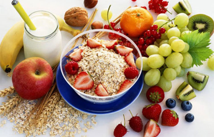 হেলদি ডায়েট : শীতের সময় শরীরকে এই বদলের সঙ্গে মানিয়ে নিতে হয়। যার প্রভাব ত্বকেও পড়ে। তাই সবচেয়ে আগে নজর দেওয়া উচিত ডায়েটে।