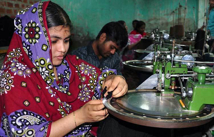 গার্মেন্টস শিল্প উত্তরোত্তর বিকশিত হওয়ার ক্ষেত্রে নারী শ্রমিকের ভূমিকা অনন্য। ছবি : বিপ্লব দিক্ষিৎ