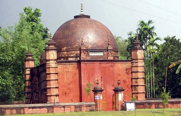 বাংলাদেশের অন্যতম প্রত্নতাত্ত্বিক নির্দশন এ আতিয়া মসজিদটি। ১৬০৮ থেকে ১৬১১ সালের মধ্যবর্তী কোনো এক সময়ে এ মসজিদটি সাঈদ খান পন্নী নির্মাণ করেন।