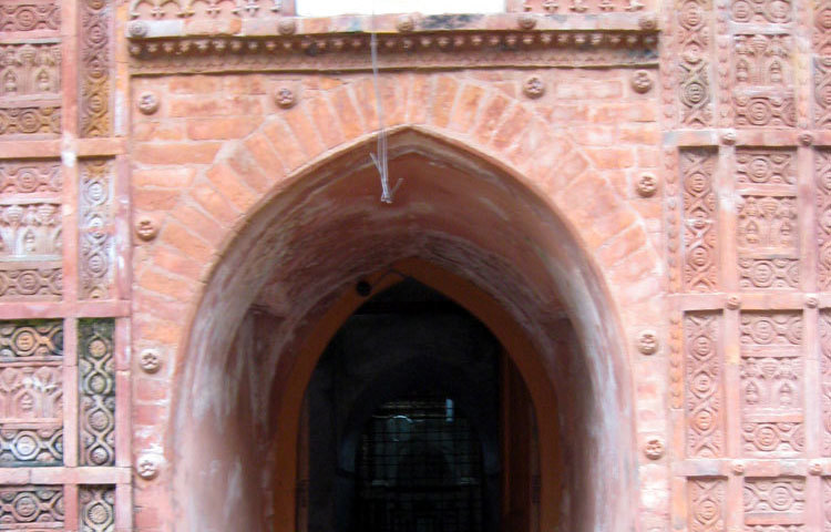 টাঙ্গাইলের আতিয়া মসজিদটি অতি সুপ্রাচীন নান্দনিক ইসলামি স্থাপনা।