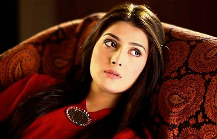 আয়েজা খান : চলতি বছরের ন্যায় আসছে নতুন বছরেও তিনি পূর্ণোদ্যমে কাজ শুরু কবেন।