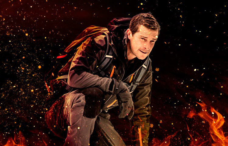 ছেলেবেলা থেকেই বেয়ার গ্রিলস ছিলেন ডানপিটে। বাবার কাছ থেকে নৌকা চালানো আর পাহাড়ে চড়া শিখেছেন একেবারে ছোটবেলায়।